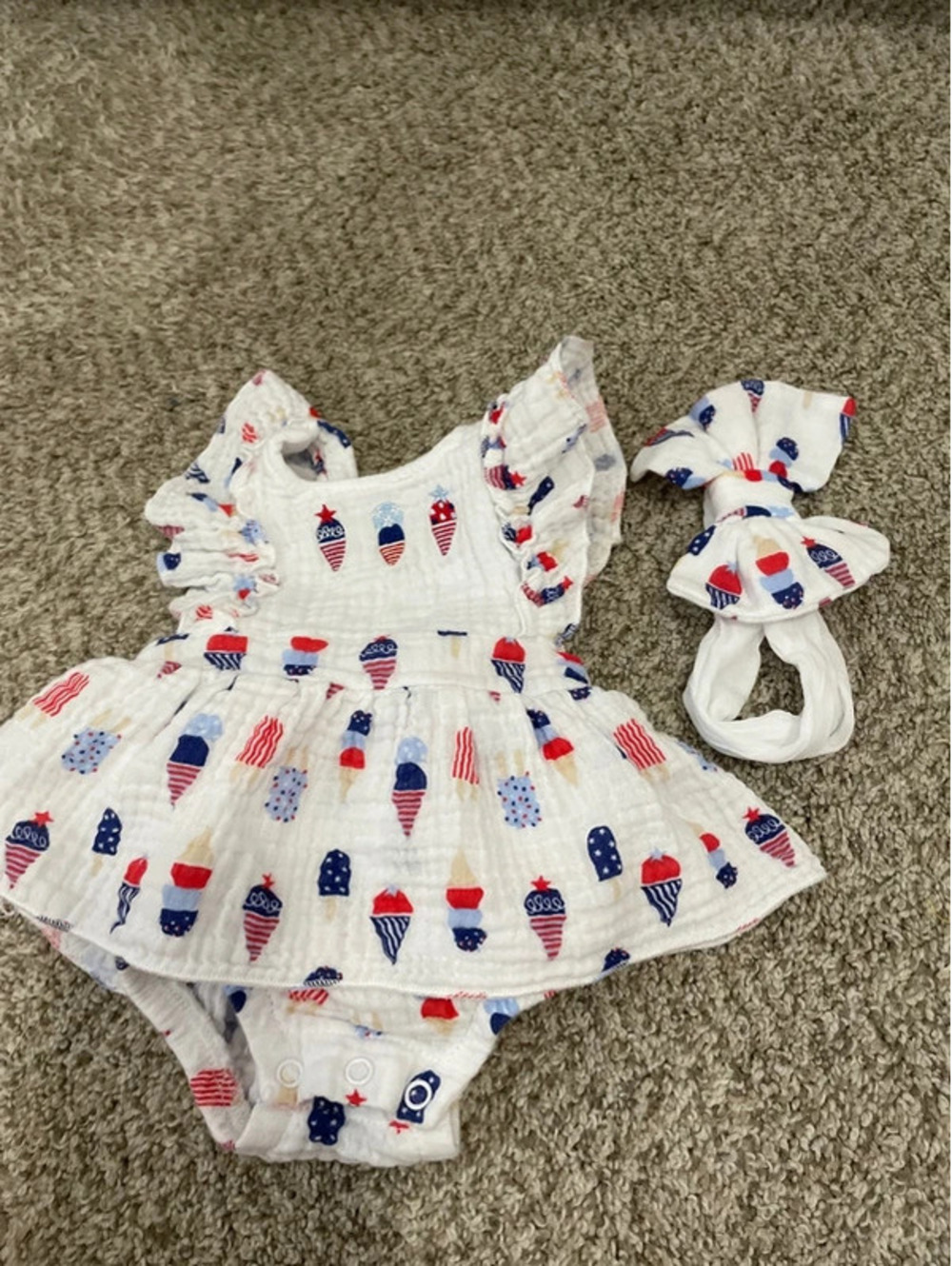 Baby girl outfit with bow - size 3 months